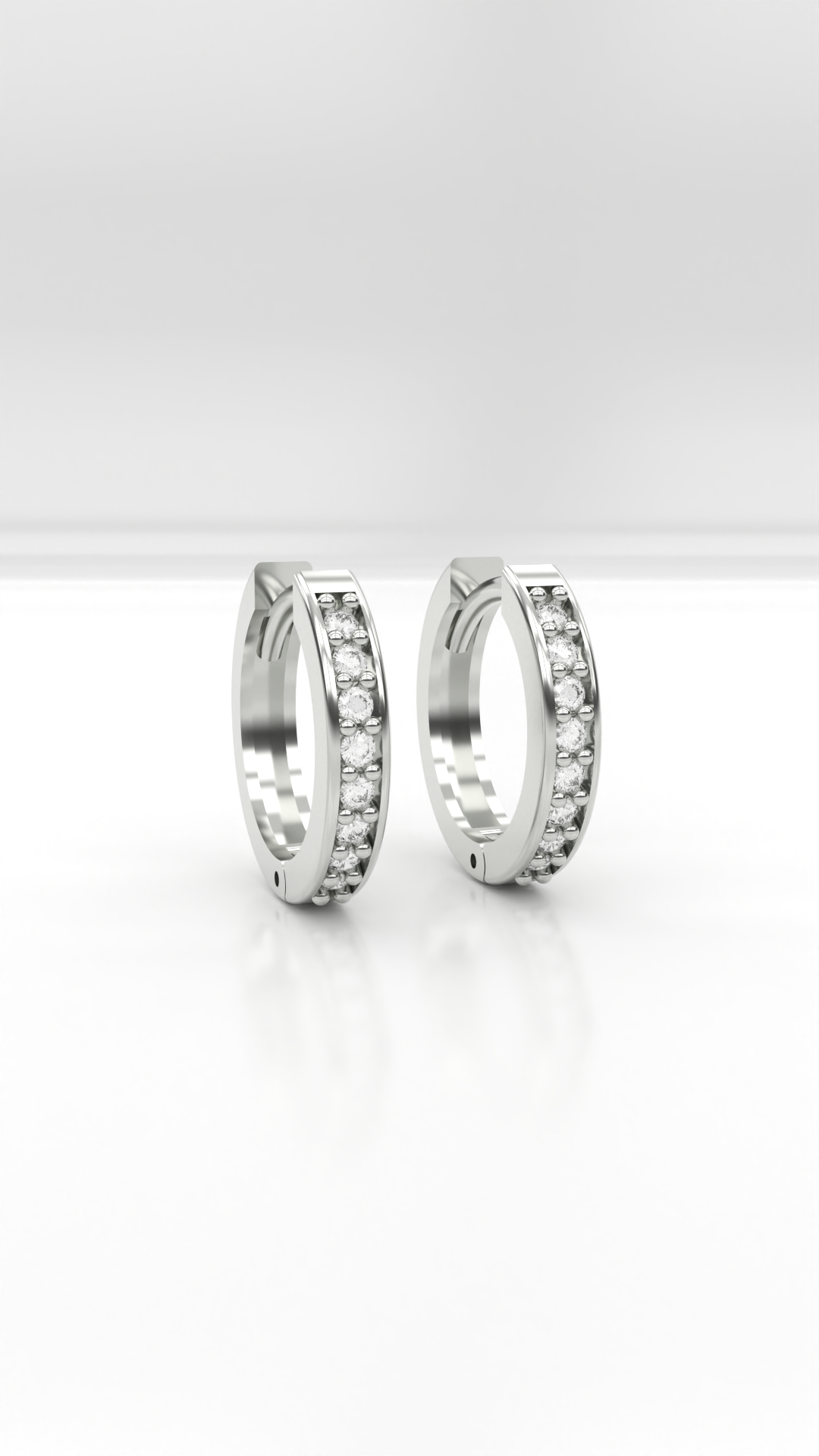 Brinco arcola articulada 12mm cravejada com zirconias em prata 925.